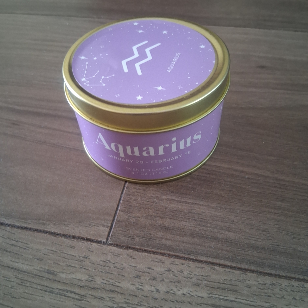 NEW Foundry 4oz Zodiac AQUARIUS (Jan 20-Feb 18) Scented Candle in Tin Smells 👍